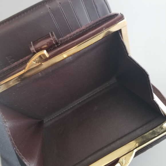 LOUIS VUITTON Classic Signature print - Picture 7 of 13